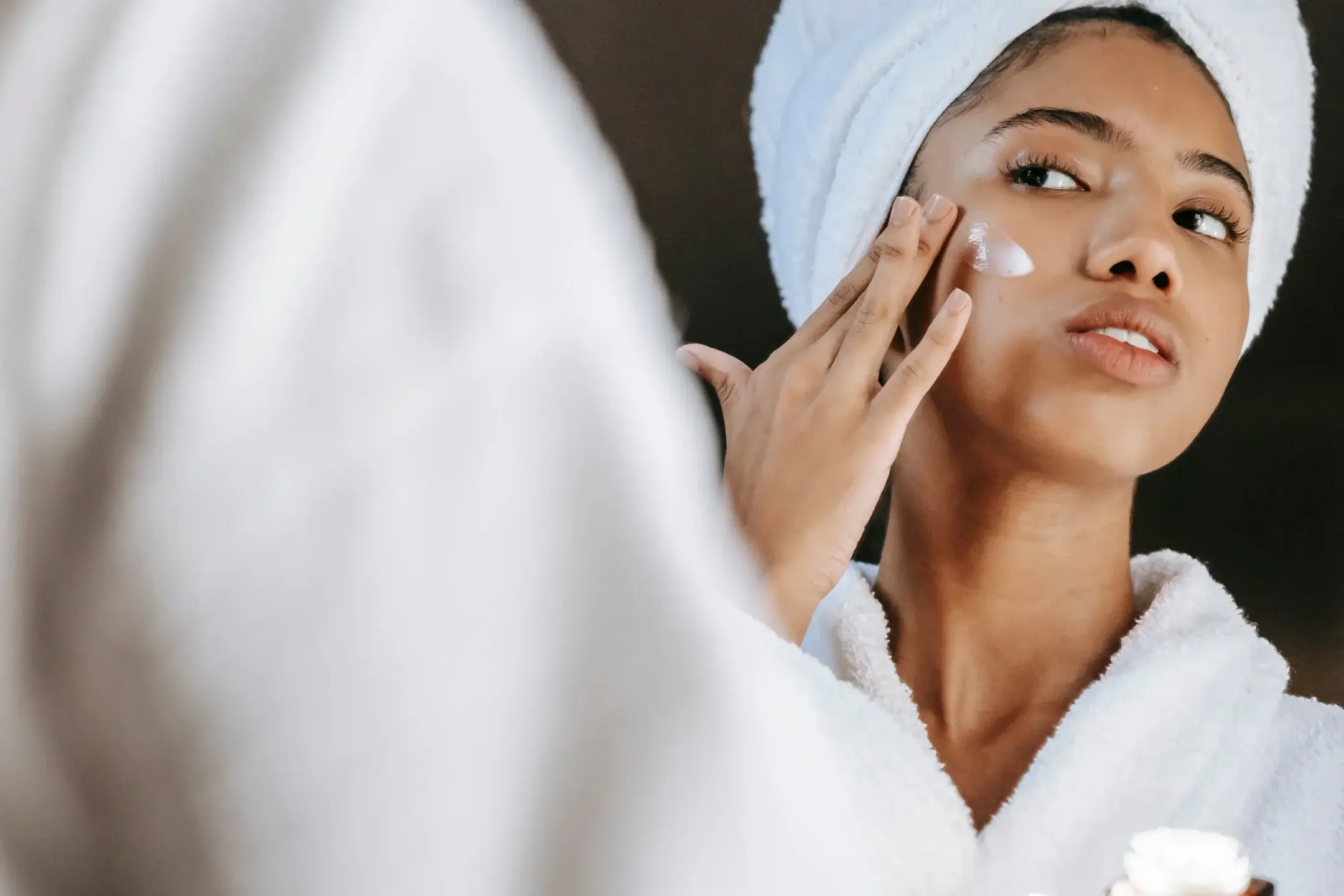 Rutina de cuidado facial con productos naturales